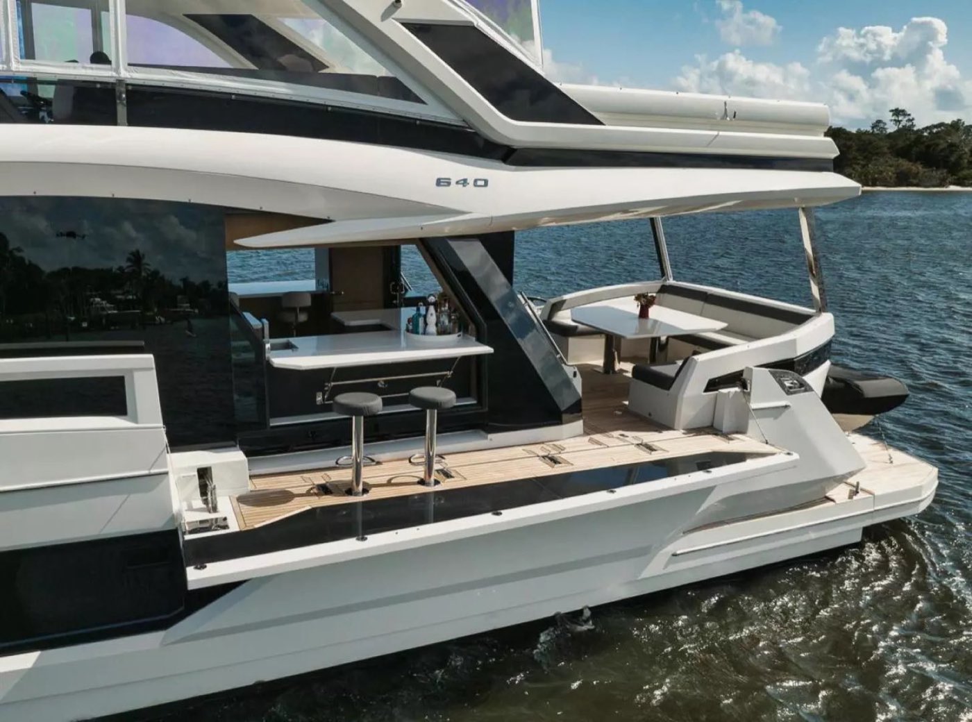 Galeon 70' — photo 4