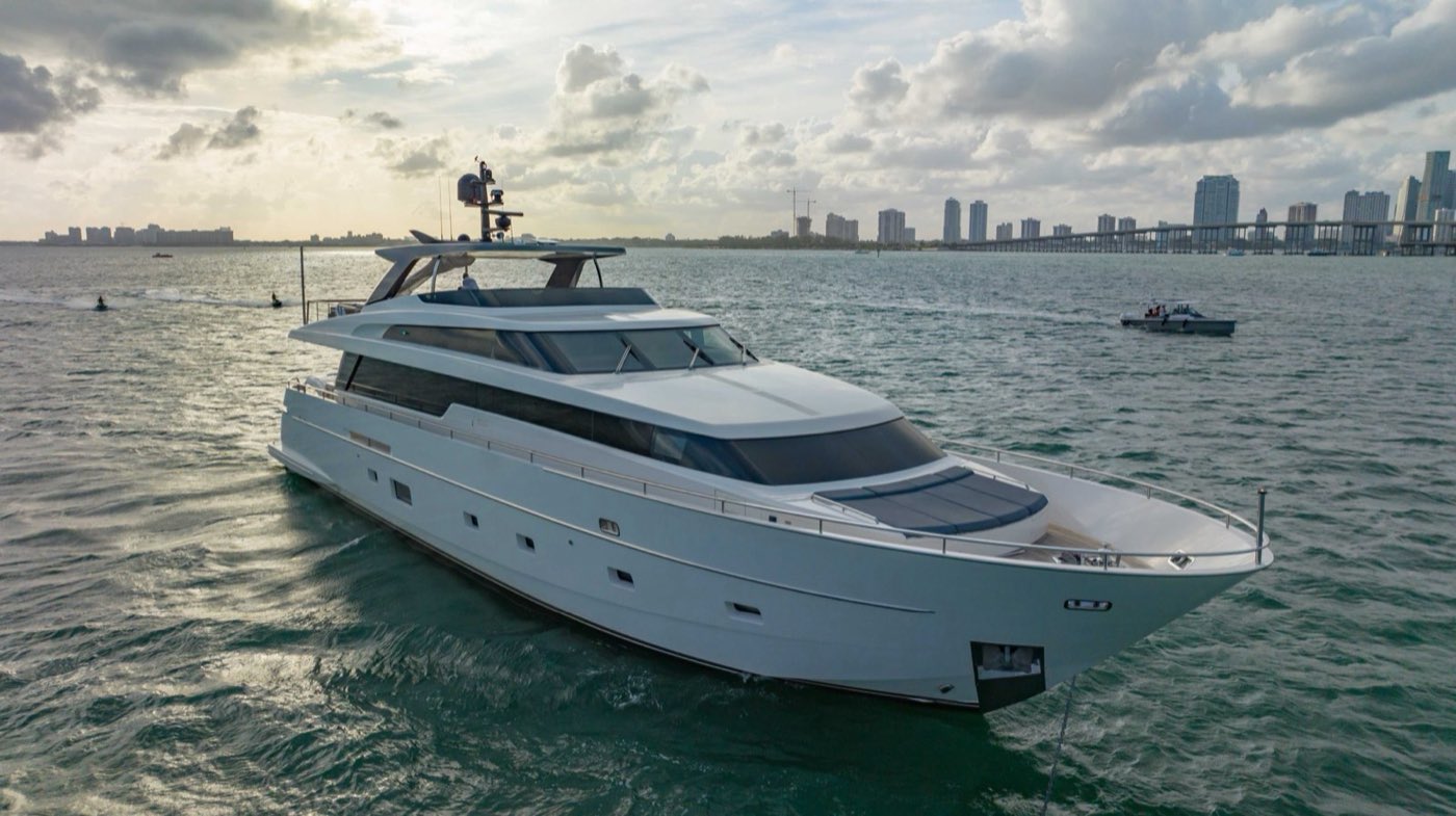A Sanlorenzo underway against the Miami skyline at dusk